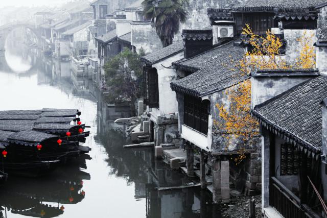广东潮州：龙溪庙会热闹非凡 游神队伍沿山路奏响民乐